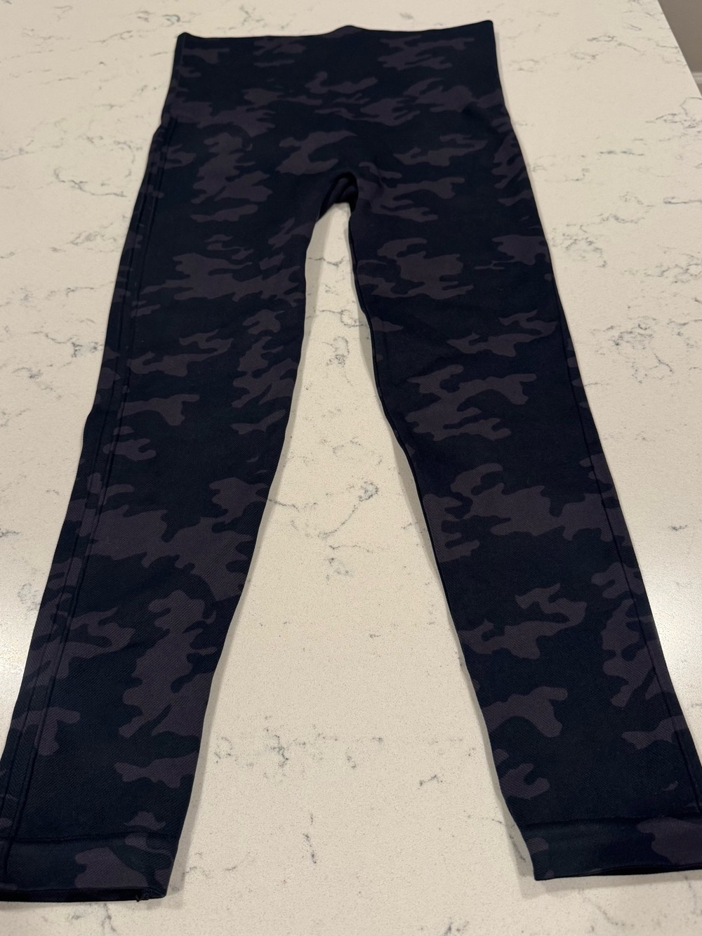 Like-New Spanx Look at Me Now Seamless Black Camo Leggings - Medium